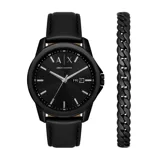Set compuesto por un reloj analógico de cuarzo con caja de acero negro de 44mm, esfera negra con indicador de día y fecha, y correa de cuero negro. Incluye una pulsera de eslabones metálicos en color negro a juego.