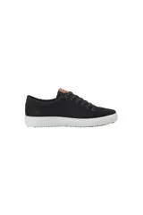 Championes urbanos Ecco Soft 7 M Retro, color negro con suela blanca.