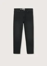 Jeans mom-fit de tiro alto color negro, confeccionados en denim elástico con diseño de cinco bolsillos y trabillas para cinturón.