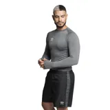 Remera térmica gris de manga larga, marca Umbro.