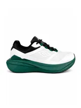 Championes deportivos Umbro modelo Gridlock, con diseño de suela gruesa en color verde oscuro, cuerpo principal blanco con detalles en negro y acentos en verde.