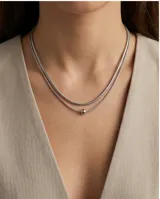 Collar doble de acero con cadenas tipo serpiente y dije central esférico pasante.
