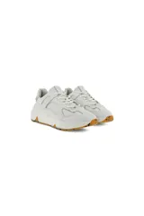 Zapatillas Ecco Chunky Sneaker color blanco hueso, con cordones y suela gruesa con detalles en marrón.