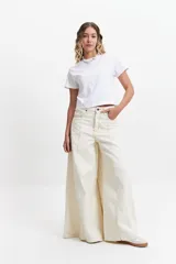 Pantalón de jean negro de tiro alto, corte oxford y pierna extra ancha.