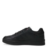 Championes Puma modelo Court Classic, de diseño urbano inspirado en el tenis retro. Presentan una estructura de cuero sintético en color negro con detalles en tono cobre en el logo lateral y en la lengüeta. Cuentan con plantilla SoftFoam+ para mayor amortiguación y suela de goma al tono.