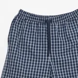 Pack de dos shorts de pijama para hombre, de corte recto, con cintura elástica y cordón ajustable. Uno de los shorts es de diseño a cuadros grandes en tonos azul marino y blanco, y el otro presenta un estampado de vichy en azul y blanco. Ambos cuentan con bolsillos laterales.