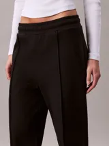 Pantalón deportivo de felpa francesa Calvin Klein, color negro, de corte recto con cintura elástica.