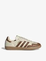 Championes Adidas modelo Samba OG, con exterior de cuero premium en color crema y detalles en marrón, suela de caucho y diseño clásico de inspiración futbolística.