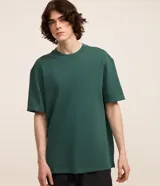 Remera de corte relaxed y mangas cortas, confeccionada en algodón de efecto pesado, con cuello redondo y diseño liso en color gris.