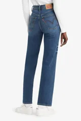 Jean de mujer Levi's modelo Ribcage Straight Ankle, color azul medio con efecto desgastado, tiro alto y corte recto al tobillo.