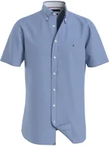Camisa de manga corta confeccionada en tejido oxford de algodón con elastano. Presenta cuello con botones, cierre frontal con botones y logo de la marca bordado en el pecho.