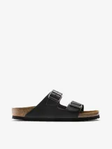 Sandalias Birkenstock Arizona negras de cuero nobuck engrasado, con dos correas ajustables con hebillas metálicas plateadas y plantilla anatómica de corcho y látex cubierta de ante.