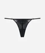 Bombacha colaless de tiro bajo confeccionada en tule con bordado floral. Presenta laterales finos con argollas metálicas decorativas y transparencia. Cuenta con forro de algodón.