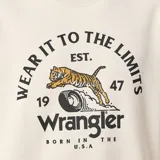 Buzo color crema de corte clásico con cuello redondo y puños y cintura acanalados. Estampado frontal con logo de la marca, un tigre y texto en negro.