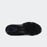 Championes New Balance modelo 740, color marrón oscuro con detalles y logo "N" en plateado. Presenta una parte superior de malla y superposiciones sintéticas, entresuela segmentada con tecnología ABZORB visible en el talón.