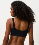 Soutien top femenino marca Lov, modelo bralette confeccionado en poliamida seamless con textura acanalada, escote redondo y base ancha. Cuenta con copas desmontables y tecnología sin costuras.