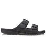 Sandalias Crocs modelo Saturday, color negro, de dos tiras ajustables con hebillas y plantilla de espuma Croslite.