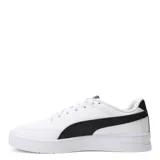 Championes Puma modelo Court Classic Clean, de diseño urbano inspirado en el baloncesto retro. Presentan un exterior de material sintético en color negro con la icónica franja lateral de la marca en blanco y suela de goma blanca. Incluyen plantilla SoftFoam+ para mayor amortiguación y cierre con cordones.