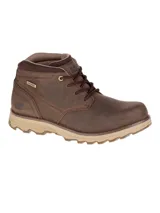 Bota Caterpillar modelo Elude WP de cuero marrón, impermeable, con cordones y suela de goma en contraste.