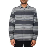 Camisa de franela a rayas horizontales en tonos grises, con cuello clásico, manga larga, cierre frontal con botones marrones, dos bolsillos con botón en el pecho y puños abotonados.