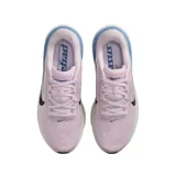 Championes Nike Pegasus 42 para running, color negro con detalles en blanco. Incorporan unidad Air Zoom de largo completo y entresuela ReactX para una amortiguación suave y retorno de energía.