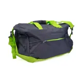 Bolso deportivo tipo duffle bag de color gris oscuro con detalles y cierres en verde lima. Presenta un diseño gráfico en el frente con el logo Umbro.