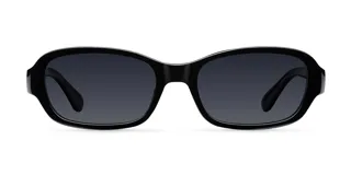 Lentes de sol con montura rectangular de bordes redondeados en color negro brillante. Cuentan con lentes polarizadas oscuras con protección UV400.