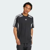 Remera Adidas Adicolor Teamgeist de ajuste holgado, color negro con detalles en blanco. Presenta cuello redondo, las icónicas tres tiras en las mangas y el logo del trébol en el pecho.