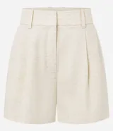 Short femenino color marrón oscuro, con trabillas en la cintura, pliegues frontales y solapa trasera.