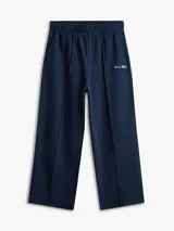 Pantalon de chandal azul marino confeccionado en felpa de algodón regenerativo, de corte regular y diseño recto, con detalle de logo bordado en la parte delantera.