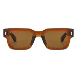 Lentes de sol de diseño rectangular con marco de acetato en color marrón translúcido y cristales oscuros con protección UV 400.