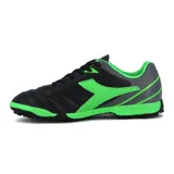 Championes de fútbol 5 Diadora Tifosi TF Teen, color negro con detalles en verde flúor.