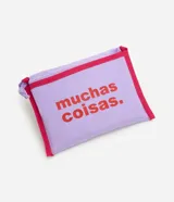 Cartera plegable Renner, color lila con asas y detalles en rojo, estampado frontal con el texto "muchas coisas.".