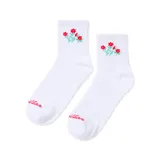 Par de calcetines blancos de caña media con bordado de flores rojas y verdes en el tobillo y logo de la marca en rojo en la punta.
