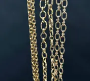 Collar de cadena estilo Milano fabricado en gold filled 24k, con eslabones de diseño estructurado y acabado brillante.