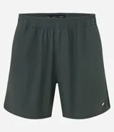 Bermuda masculina de tejido tecnológico en color verde oscuro, con diseño liso, cintura elástica con cordón interno de ajuste, bolsillos laterales y ruedo redondeado.