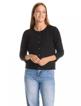 Cardigan de tejido fino en color gris, con cuello redondo, cierre frontal con botones y mangas tres cuartos.