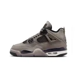 Championes Nike Air Jordan 4 Retro en color gris topo, con detalles en negro y suela con unidad de aire visible en el talón.