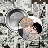 Pin metálico con ilustración de dos hombres besándose. Diseño basado en el manhwa BL Low Tide in Twilight.