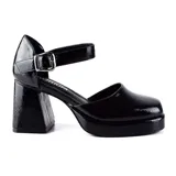 Sandalias de vestir negras charoladas con plataforma, taco cuadrado y pulsera al tobillo con hebilla metálica.