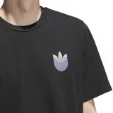Remera Adidas negra de corte clásico con logo Trefoil sombreado en el pecho.