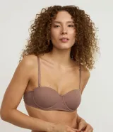 Soutien Lov con copas estructuradas de microfibra texturizada color marrón, diseño sin breteles con tirantes desmontables y ajustables, y cierre en la espalda.