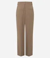 Pantalón wide leg de vestir color marrón claro con estampa de cuadros punteada. Confeccionado en tejido plano sastre con viscosa certificada, cuenta con bolsillos delanteros y traseros, trabillas y cierre con botón y presilla en la cintura.