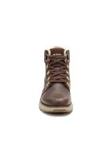 Bota Caterpillar modelo Fandom de cuero marrón, con cuello de tejido de punto en color beige y suela dentada bicolor.