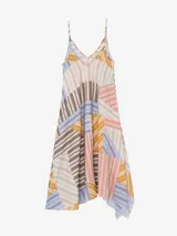 Vestido largo de viscosa con diseño asimétrico, tirantes finos, escote en V y estampado de líneas diagonales amarillas sobre fondo rosado.