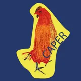 Pañuelo cuadrado con diseño gráfico de un gallo en tonos rojos sobre un fondo amarillo, con la palabra CAPER estampada en azul.