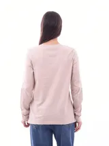 Remera de manga larga con cuello en V, confeccionada en algodón de color azul piedra.