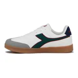 Championes Diadora modelo Bamtelo para mujer, color blanco con detalles en verde, rojo y gris en la puntera, suela de goma tipo trampa y cordones blancos.