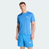 Remera deportiva Adidas de entrenamiento, color azul, con cuello redondo y mangas cortas. Presenta las icónicas tres rayas blancas en los laterales y el logo de la marca en el pecho. Confeccionada en tejido técnico transpirable con tecnología Climacool.