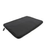 Funda negra para notebook con cierre y bolsillo externo con cierre. Tiene un compartimento interno y herrajes plateados.